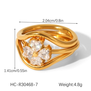 Detail view of gold clover ring with heart zircons including weight and dimensions