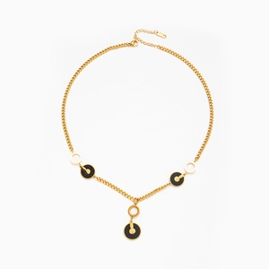 Collana minimalista in acciaio al titanio con catena dorata e ciondoli a cerchio neri