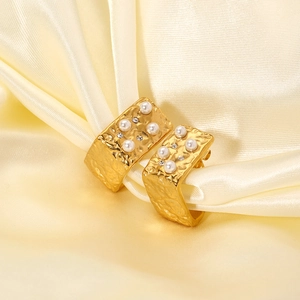 French vintage 18K gold plated square earrings with pearls and hammered texture