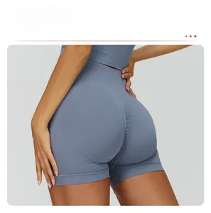 Détail du short de yoga sans couture à taille haute avec design liftant fessier en bleu