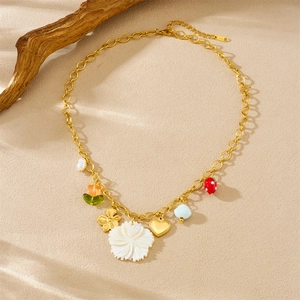 Collier en acier inoxydable doré avec breloques fraise, cœur, coquille et fleur