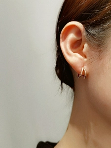 Detailed view of elegant double-layered geometric hoop earrings in rose gold finish