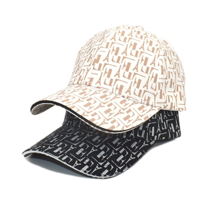 Casquette de baseball décontractée avec motif géométrique et tour Eiffel en beige et noir
