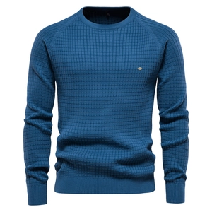 Pull homme bleu lac à manches longues avec texture gaufrée et col rond élastique doux