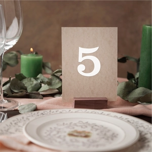 Numéro de table 5 en papier kraft avec socle en bois massif pour décor de mariage