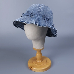 Chapeau bob en jean bleu pour femme avec nœud papillon et bord à volants pour l'été et le soleil