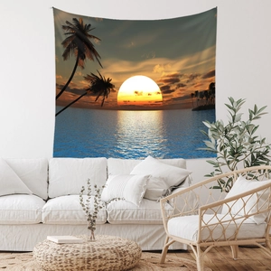 Détail de la tapisserie bohème coucher de soleil sur le mur d'un salon minimaliste