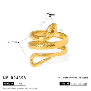 Macro view of gold snake ring with scale textures, size 17mm and 2.8g weight specs