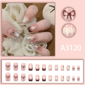 Süßes rosa-silbernes Kunstnagel-Set mit Katzen-Schleifen-Design und 24 Nägeln für Damen