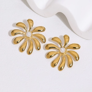 Boucles D'Oreilles Puces Fleur Plaquées Or 18K Acier Inoxydable Künstliche Perle Élégant Bijoux Rétro Français Pour Femme