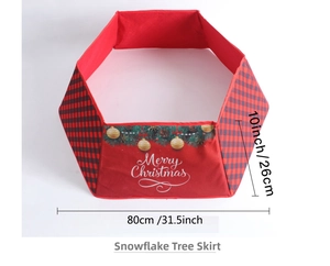 Rote sechseckige Weihnachtsbaumdecke mit Schneeflockenmuster und Größenangaben