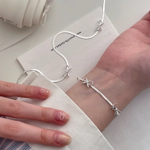 Parure élégante collier et bracelet avec nœud en argent et chaîne serpent pour femme chic