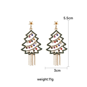 Detailed view of Christmas tree earrings with size 5.5x3cm and weight 11g