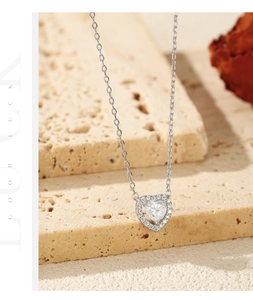 Detail of a 925 sterling silver heart-shaped necklace with a sparkling moissanite stone
