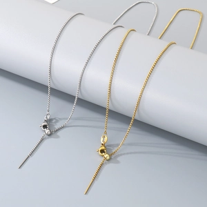 Detail of adjustable slider clasp on 18k gold and silver box chain necklaces