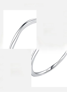 Macro detail of S925 sterling silver ring showing mirror polish and S925 hallmark