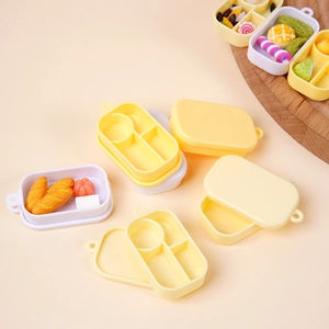 Miniatuur poppenhuis bento box set met verdeelde compartimenten en kleine voedselmodellen