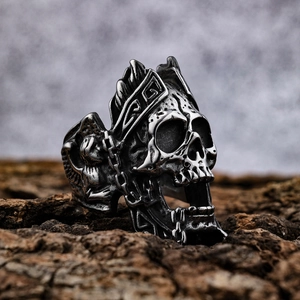 Vintage gothic skull ring in oxidized stainless steel with chain relief details
