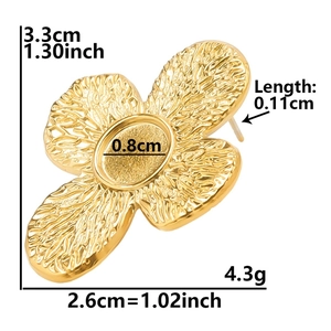 Detailed size specifications of golden clover stud earrings in stainless steel