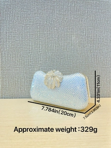 Silberne Strass-Abendtasche mit Blumenverschluss und Produktmaßen Overlay