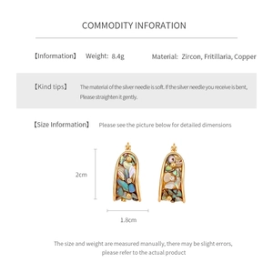 Detail showing dimensions and materials of gold-plated U-shaped earrings with zircon