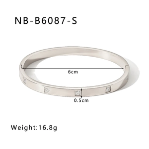 Bracciale rigido in acciaio argento con quattro zirconi quadrati, diametro interno 6 cm
