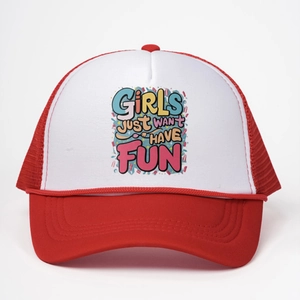 Casquette trucker rouge et blanche avec slogan Girls Just Want Have Fun et filet