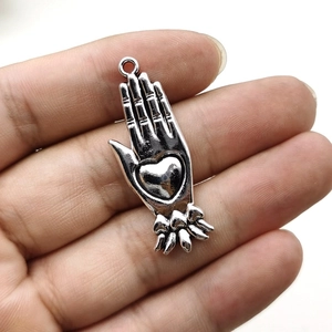 Gothic silver heart hand pendant in zinc alloy for DIY jewelry necklaces and earrings