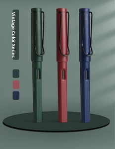 Détail de stylos plumes Morandi vintage avec poignée ergonomique et clips métalliques en U
