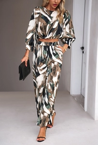 Fashionable two-piece set featuring abstract print crop top and wide-leg pants for women