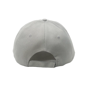 Vue arrière de casquette de baseball grise avec œillets et sangle réglable à boucle