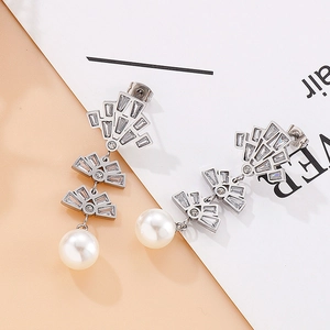 Elegant tiered geometric silver pearl earrings with micro-inlaid rhinestones and tassels