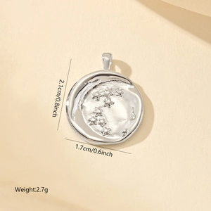 Detailansicht der silbernen Sternanhänger-Größe mit Maßen 2,1 cm x 1,7 cm und 2,7 g Gewicht
