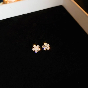 Boucles D'oreilles Puces Fleur En Zircon Avec Tige En Argent Plaqué Or Bijoux Élégants Pour Femmes