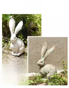 Primer plano de estatuas de conejo de resina vintage con textura de pelaje realista y rústica