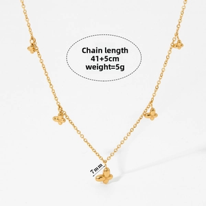 Detailansicht der goldenen Schmetterlingshalskette mit 41+5cm Kette und 7mm Anhänger