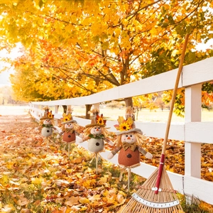 Lot de 4 figurines épouvantails d'automne sur tiges en bois pour décoration de jardin