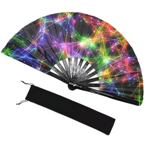 Detail eines schwarzen LED-Fächers mit bunten Mustern und Samtbeutel für Kung Fu