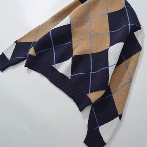 Klassischer Herren-Argyle-Strickpullover in Marine, Camel und Weiß mit Rippbündchen