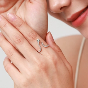 Sparkling S925 sterling silver snake ring with green gem eyes and crystals