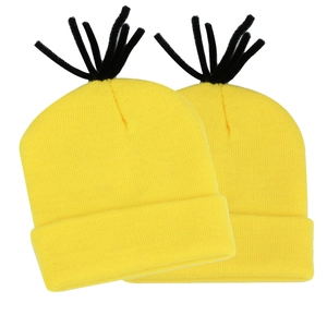 Lot de deux bonnets tricotés jaunes avec accents de cheveux noirs pour cosplay