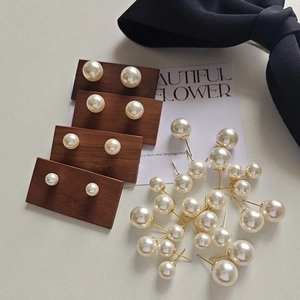 Elegant White Round Artificial Pearl Stud Earrings For Women French Retro Minimalist High Gloss Earring Post Accessory