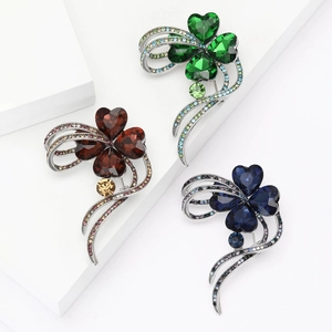 Elegant Four Leaf Clover Brooch Pin With Heart Shaped Crystal And Rhinestone Alloy Fashion Jewelry For Women