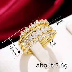 Luxe 4-delige stapelbare gouden ringen set met zirkonia en ovale centrale steen