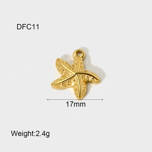 Detailed view of 17mm gold star fish pendant with DFC11 model and weight 2.4g