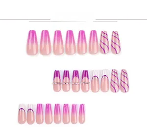 Détails de 24 faux ongles cercueil avec dégradé violet, strass et rayures argentées
