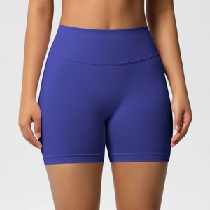 Détail de la taille haute côtelée large sur un short de fitness bleu marine sans couture