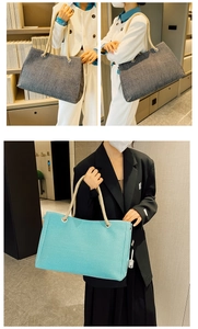 Detailed views of woven tote bags in dark grey and light blue with thick rope handles