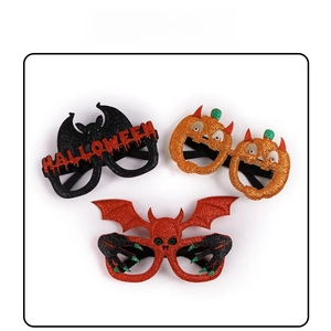 Set occhiali glitterati per Halloween con design a pipistrello, zucca e ali di demone