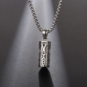 Collana Per Aromaterapia In Acciaio Inossidabile 316L Pendente Cilindro Cavo Intagliato Vintage Apertura Magnetica Bottiglia Di Profumo Gioielli